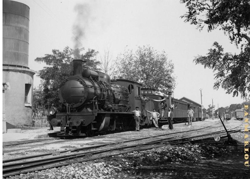 CFA 1909 1935 EN ATTENDANT LE PLEIN D EAU EN VOIE DE GARAGE EN ORANIE .JPG